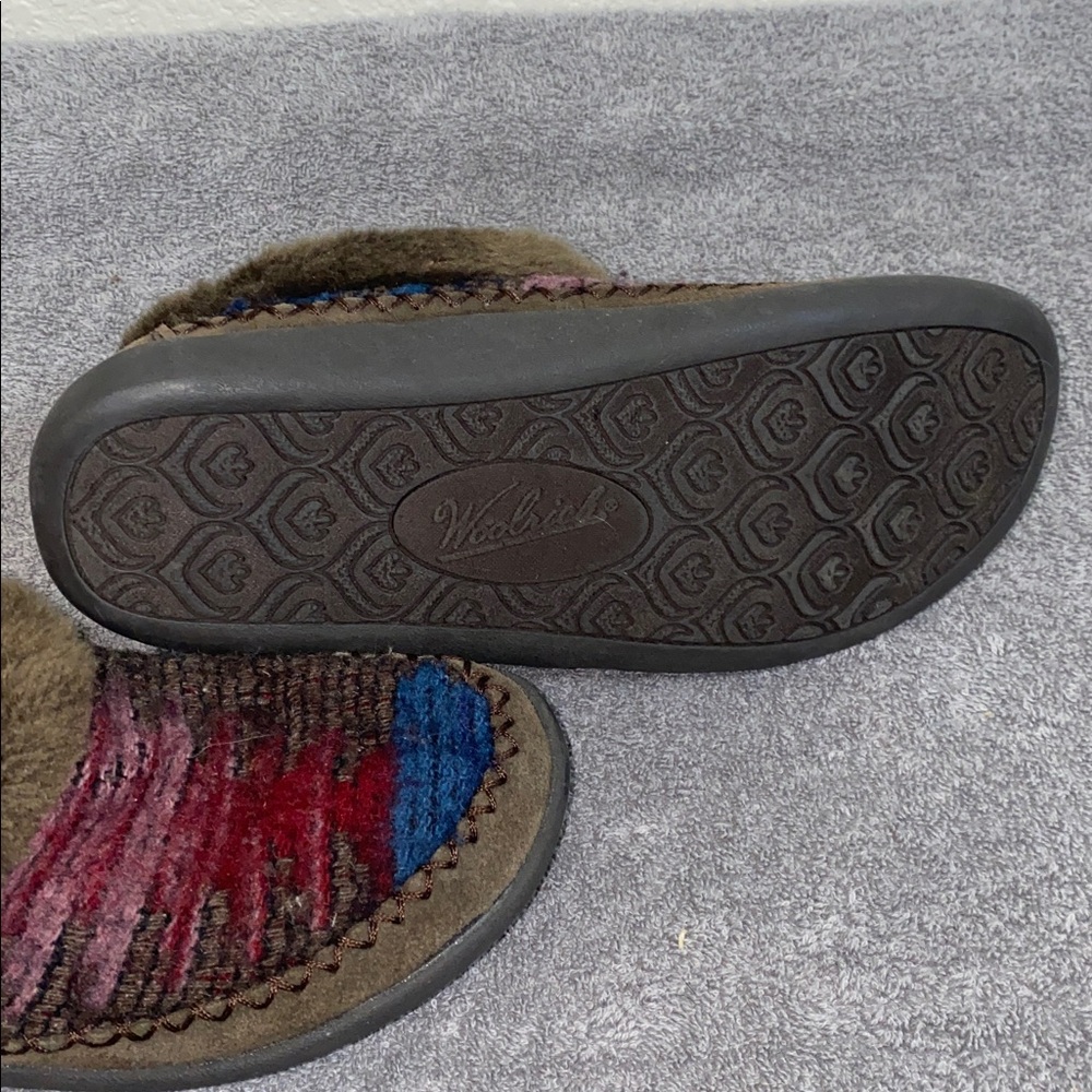 Perfect Condition Comfortable House Slippers! - image 4